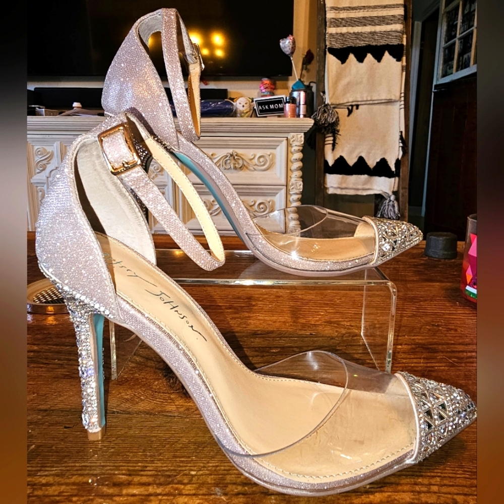 Blue Betsey Johnson Gingr Heels, 7.5